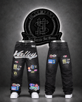 JEANS VLLY COLOR NEGRO/DETALLE/PERLAS EN LOGO “VALLEY”/PARCHES PARTE POSTERIOR Y TRASERA