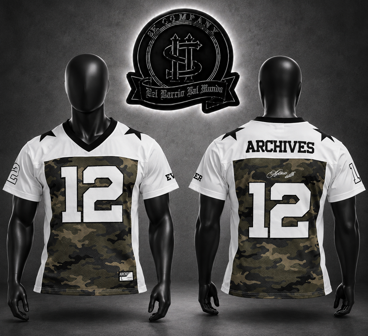 CAMISETA ARCHVS COLOR BLANCO/DETALLE/TRANSPIRABLE/ESTAMPADO CAMUFLADO FRONTAL/ESTAMPADO “ARCHIVES” CAMUFLADO ESPALDA