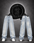 JEANS AMIRI BOTA RECTA COLOR  AZUL CLARO/DETALLE/ESTAMPADO “AMIRI’’FRONTAL Y ESPALDA