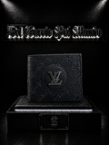 BILLETERA LV COLOR NEGRO/DETALLES/PLACA CENTRAL "LV"RELIEVE LV / NEGRO (copia)