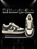 ZAPATILLAS NK X SPRM COLOR BEIGE-GRIS/DISEÑO "SUPREME" EN BORDES