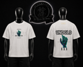 CAMISETA UNDGLD COLOR/BLANCO DETALLES/ESTAMPADO/GRAFICO/LOGO/ESPALDA/LOGO/PEQUEÑO/ADELANTE/AZUL