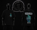 CAMISETA UNDGLD COLOR/NEGRO DETALLES/ESTAMPADO/GRAFICO/LOGO/ESPALDA/LOGO/PEQUEÑO/ADELANTE/AZUL