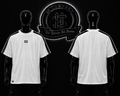 CAMISETA COLOR/BLANCO DETALLES/MANGAS CON TIRAS NEGRAS/LOGO/ADELANTE/PEQUEÑO