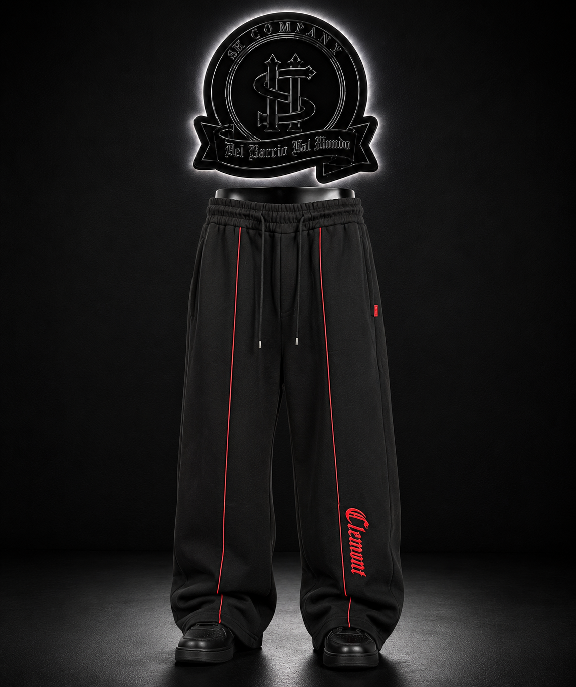 SUDADERA CLMNT COLOR/NEGRO DETALLE/LOGO/ROJO/LINEAS VERTICALES/ROJAS