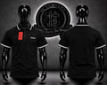 CAMIBUSO POLO HG COLOR NEGRO/FIRMA DE HUGO DELANTERO