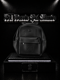 BOLSO DE ESPALDA COLOR NEGRO/DETALLE/PLACA "MONASTERY"/RELIEVE